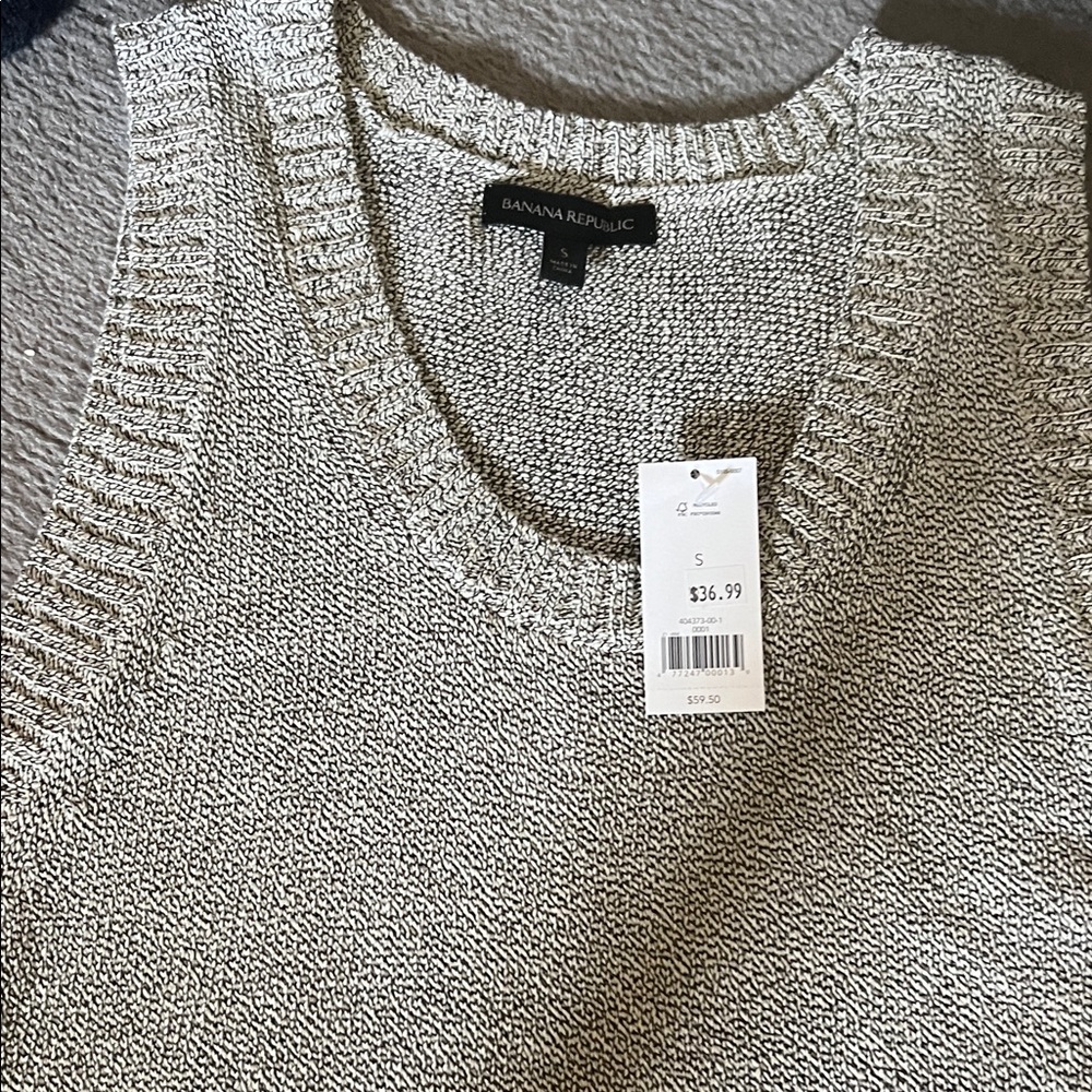 Banana Republic Marled Cream and Gray Knit Scoop Tank